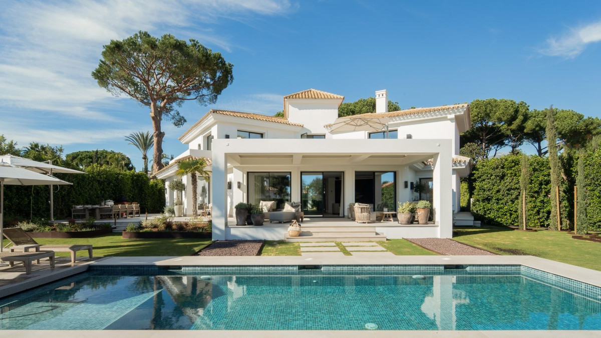 Detached Villa for sale in Los Monteros R4586203