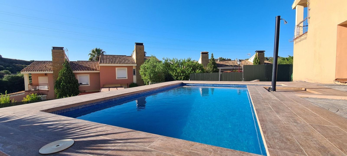  Villa, Pareada  en venta    en Estepona