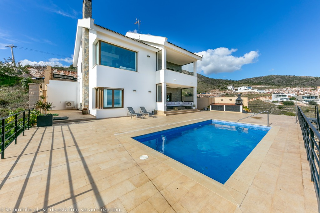 NEW EXCLUSIVE LISTING!!!

Spectacular luxury Villa in Santangelo Norte with panoramic views.

It is , Spain