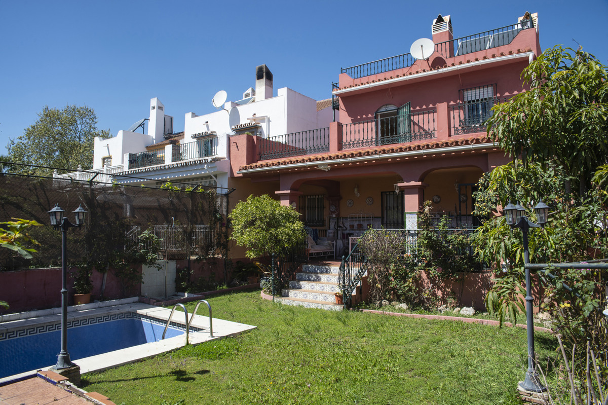 5 bedroom townhouse for sale nueva andalucia