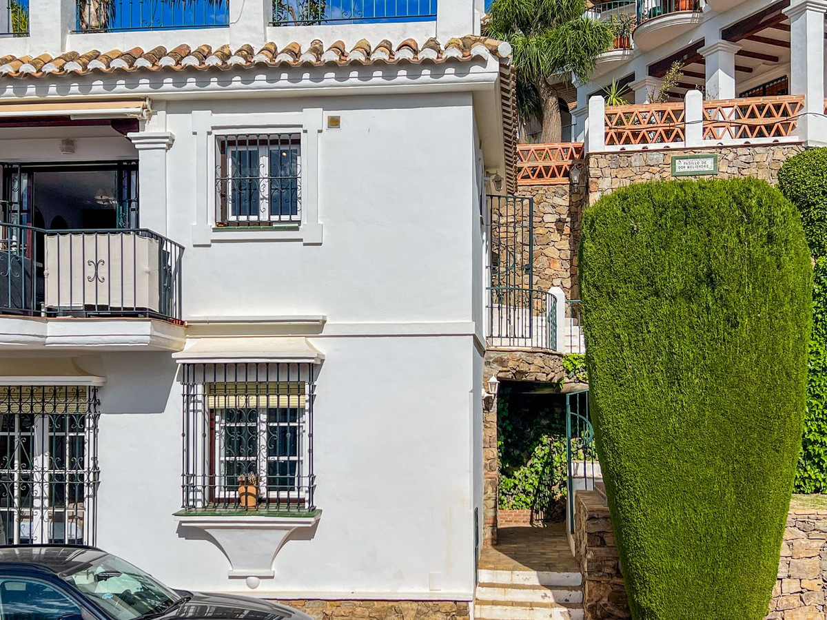 Very nice presented Andalusian-style townhouse in Mijas.
Floor plan is available.

Welcome to this t, Spain