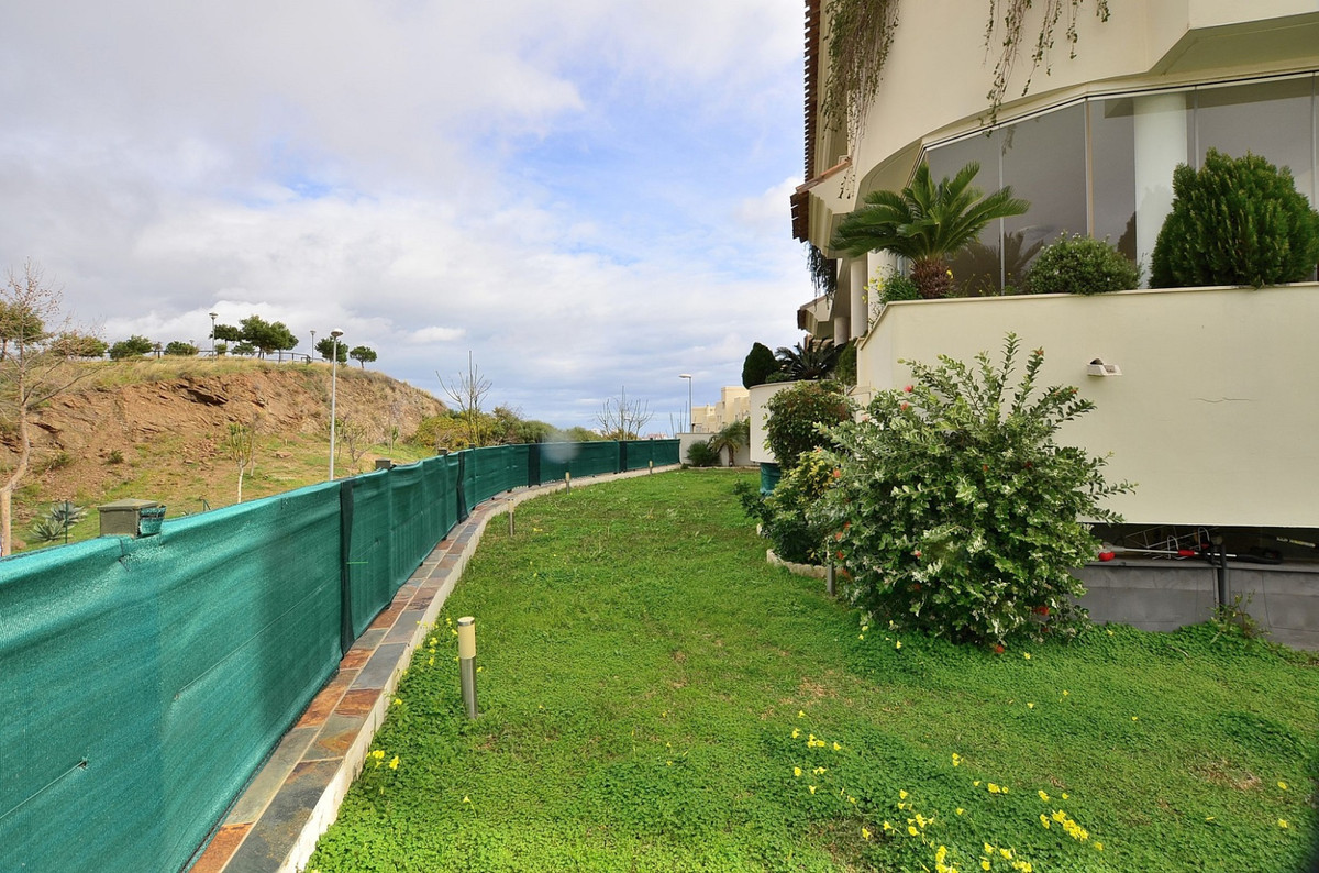 Fantastic property with large PRIVATE GARDEN OF 140 M2 and COVERED TERRACE OF 47 M2

Located in Bena, Spain