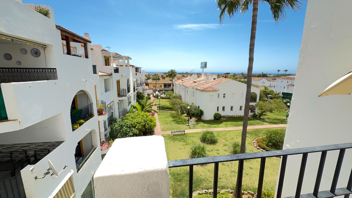 Апартамент средний этаж для продажи в Atalaya, Costa del Sol