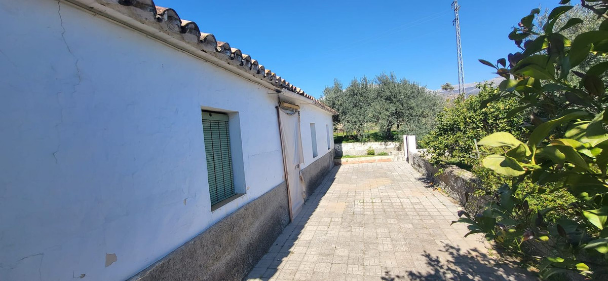 						Villa  Finca
													for sale 
																			 in Alora
					