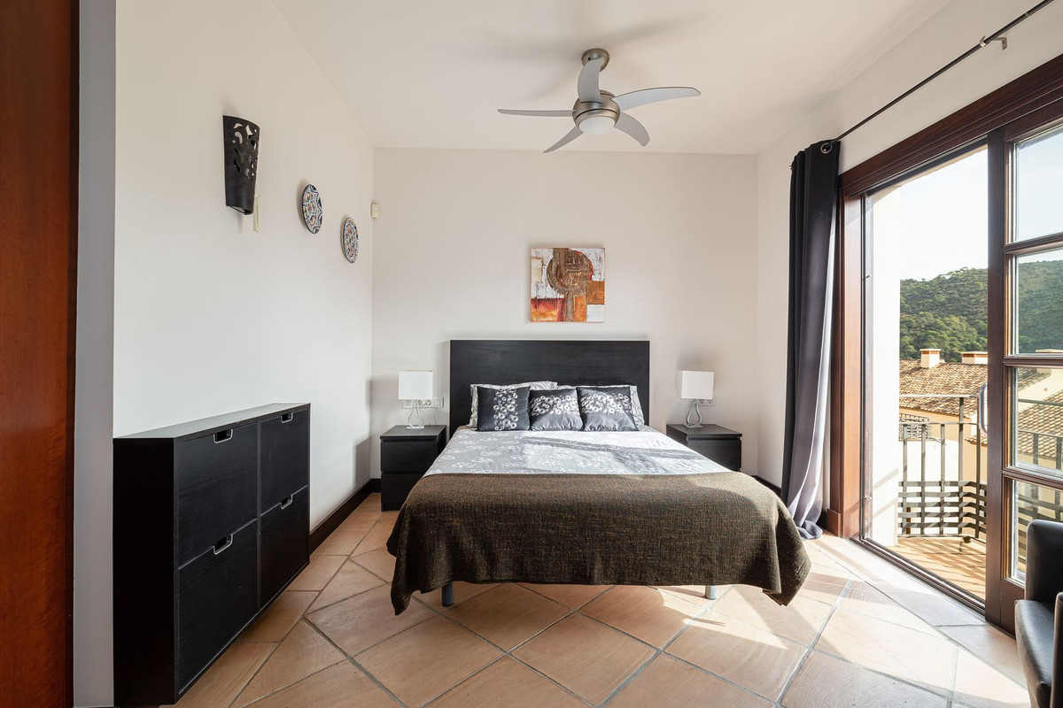 4 bedroom Villa For Sale in Benahavís, Málaga - thumb 9