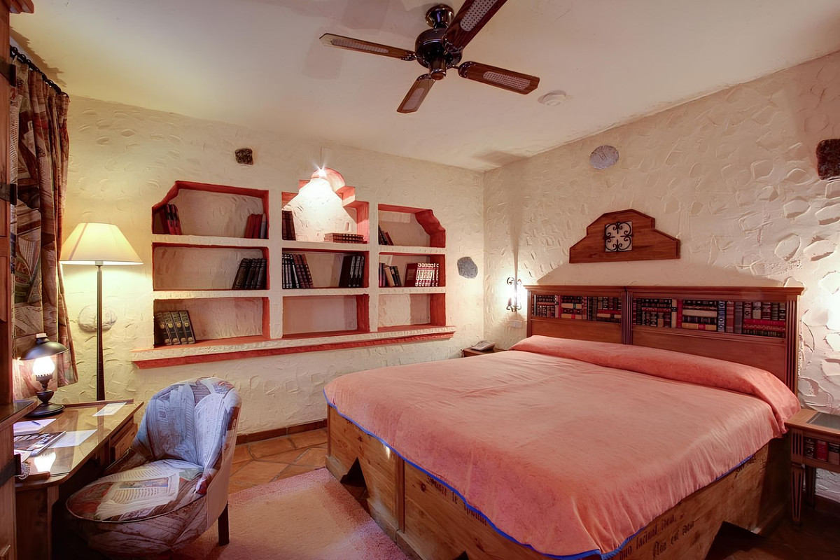 9 Bedroom Hotel For Sale Benahavís