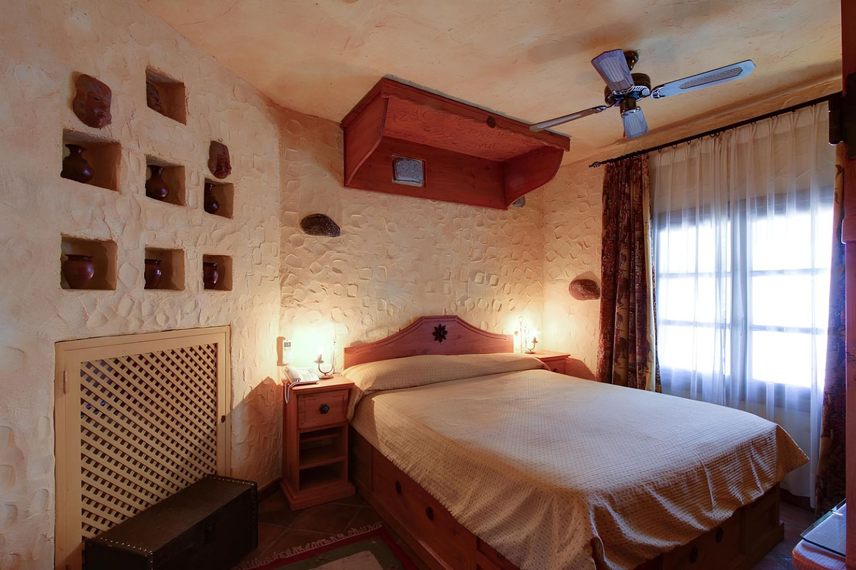 9 Bedroom Hotel For Sale Benahavís