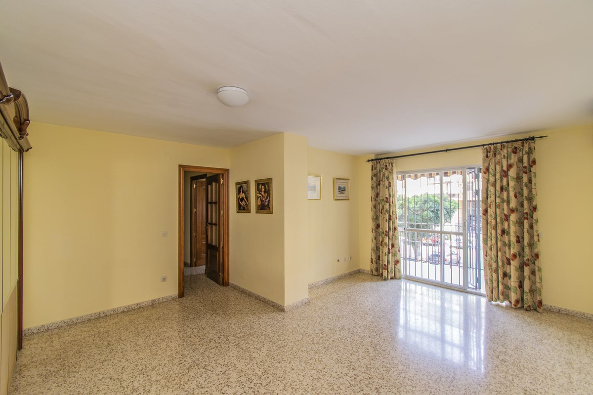 3 Bedroom Ground Floor Apartment For Sale Marbella, Costa del Sol - HP4166152
