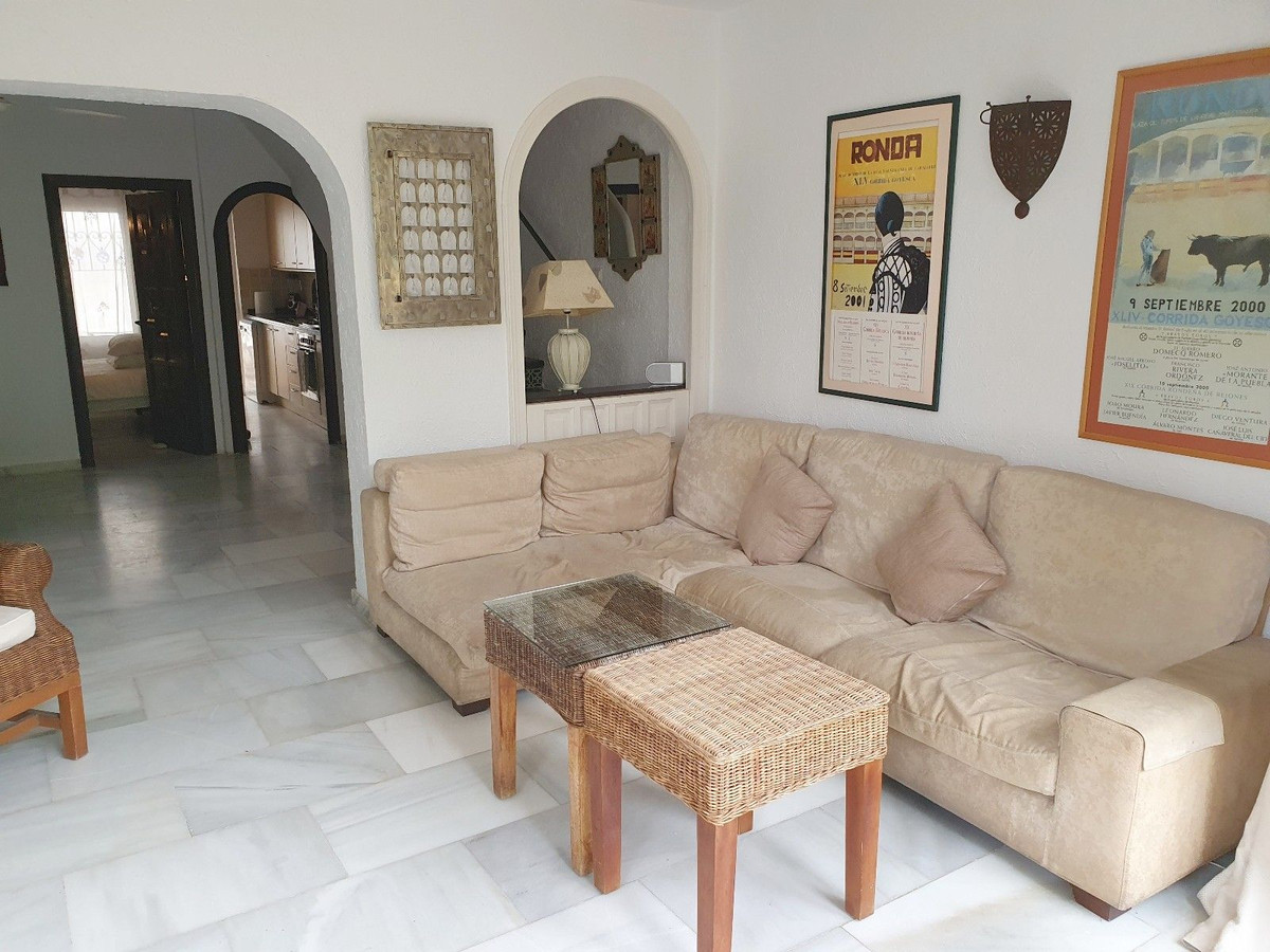 Maison Jumelée Mitoyenne à El Paraiso, Costa del Sol
