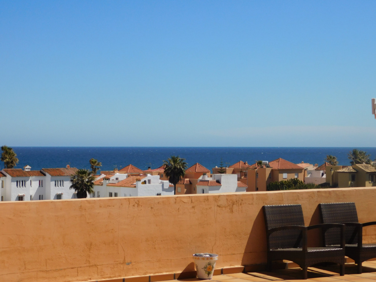 Penthouse for sale in Casares Playa, Costa del Sol