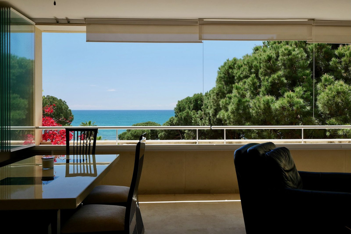 						Apartment  Middle Floor
													for sale 
																			 in Cabopino
					