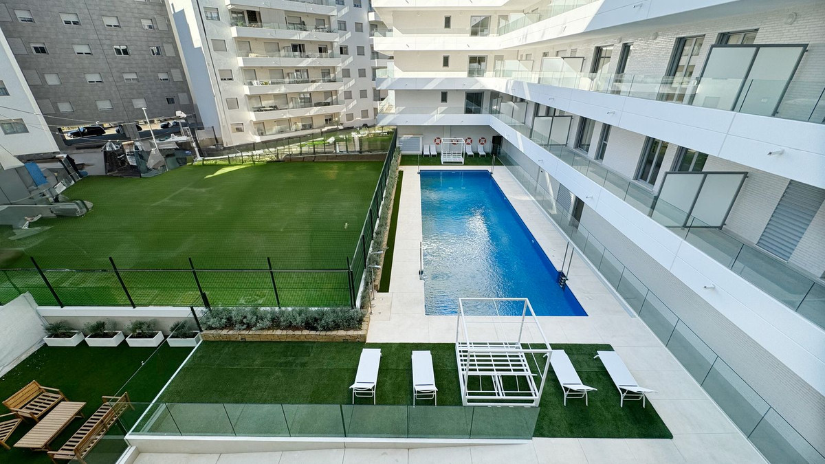 2 Bedroom Middle Floor Apartment For Sale Nueva Andalucía, Costa del Sol - HP4643890