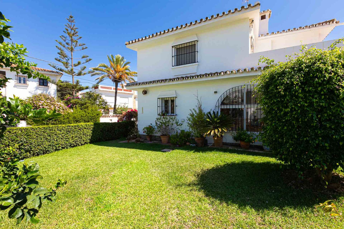 Detached Villa for sale in Costabella, Costa del Sol
