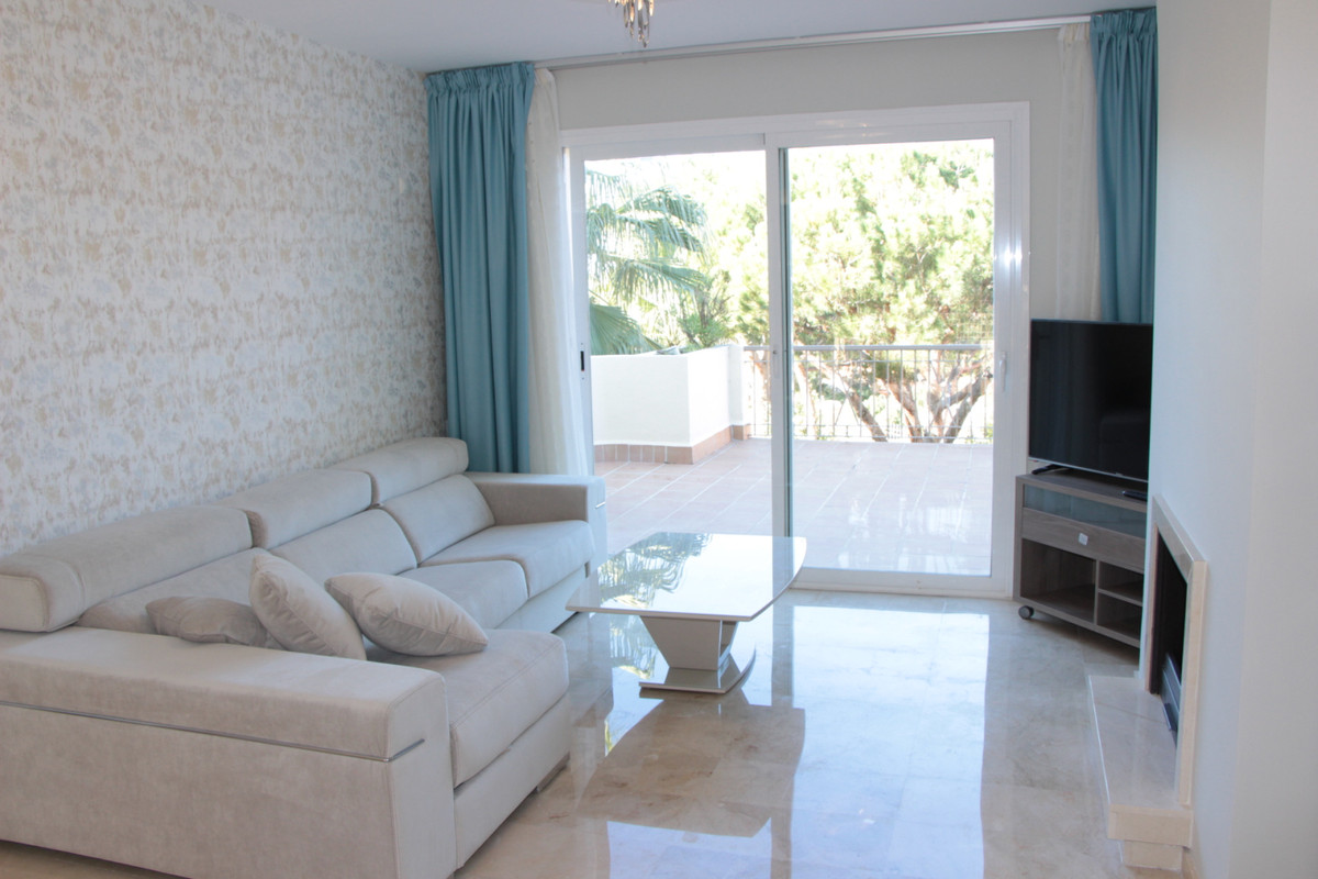 2 Bedroom Middle Floor Apartment For Sale Marbella, Costa del Sol - HP4705594