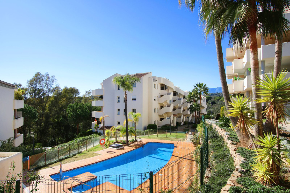 Large, bright, south-west-facing, mid-floor apartment in Santa Maria Green Hills with natural landsc, Spain