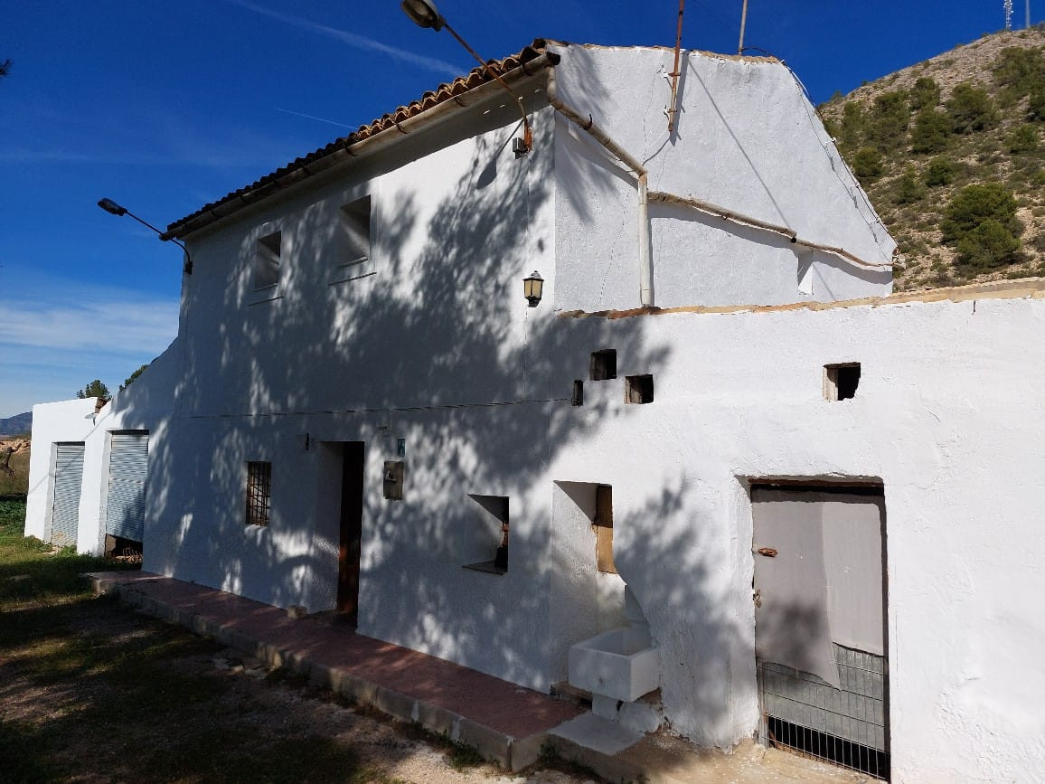 House with many possibilities ideal for animals, horses, investment,.... The house that needs a refo, Spain