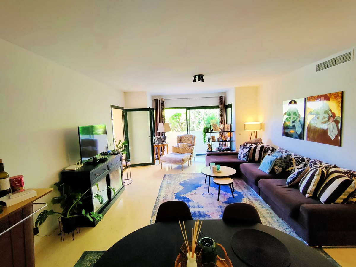2 bed Property For Sale in Benahavis, Costa del Sol - thumb 4
