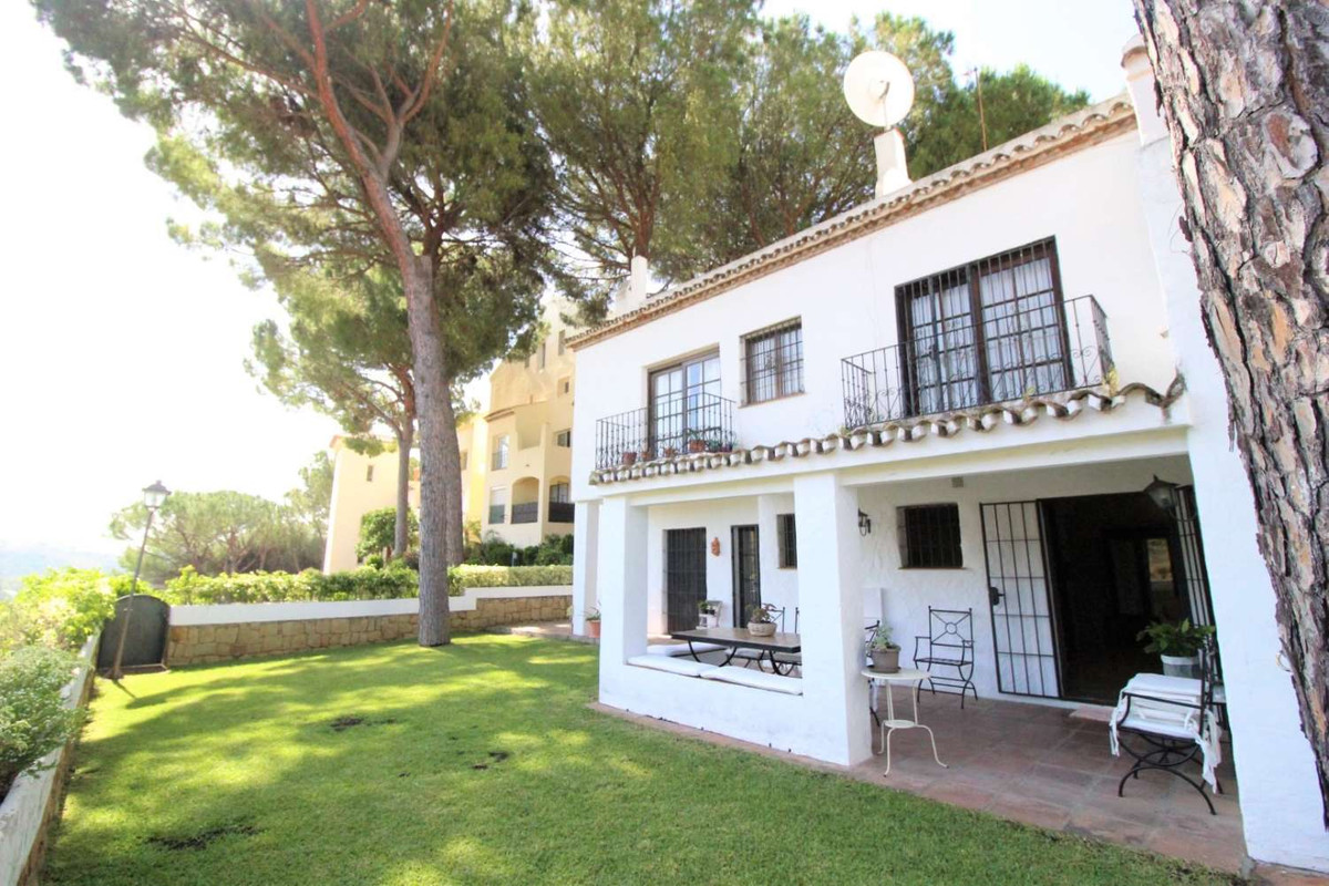 Ground Floor Apartment for sale in Aloha, Nueva Andalucia