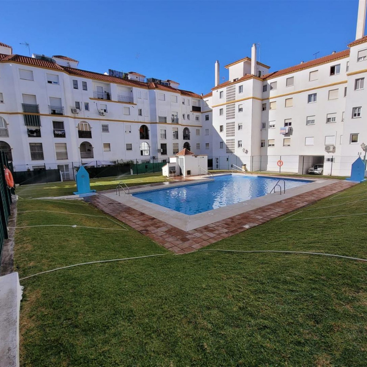 Stunning 4 bedroom apartment in Estepona 
The property consists of a fully equipped kitchen,  large , Spain