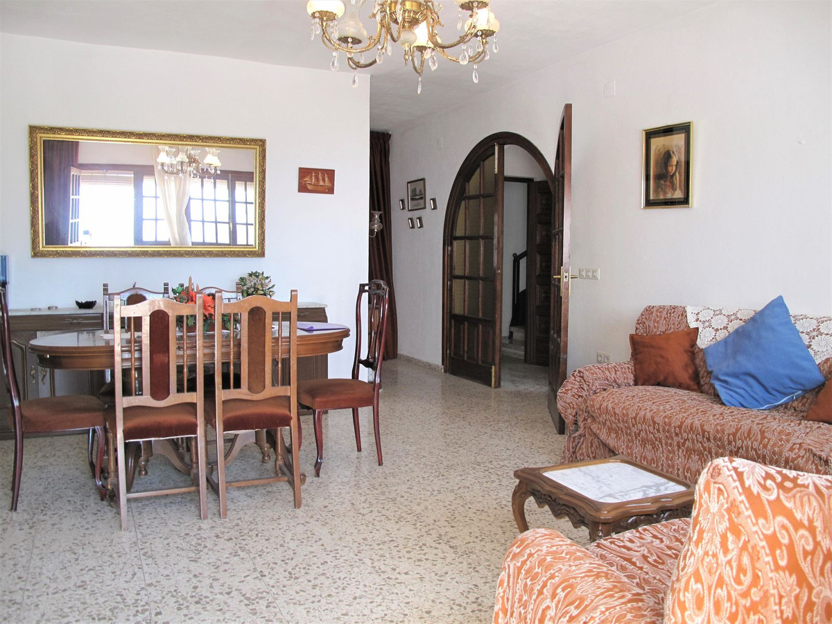 Ground Floor Apartment, Mijas, Costa del Sol.
3 Bedrooms, 1 Bathroom, Built 136 m².

Setting : Villa, Spain