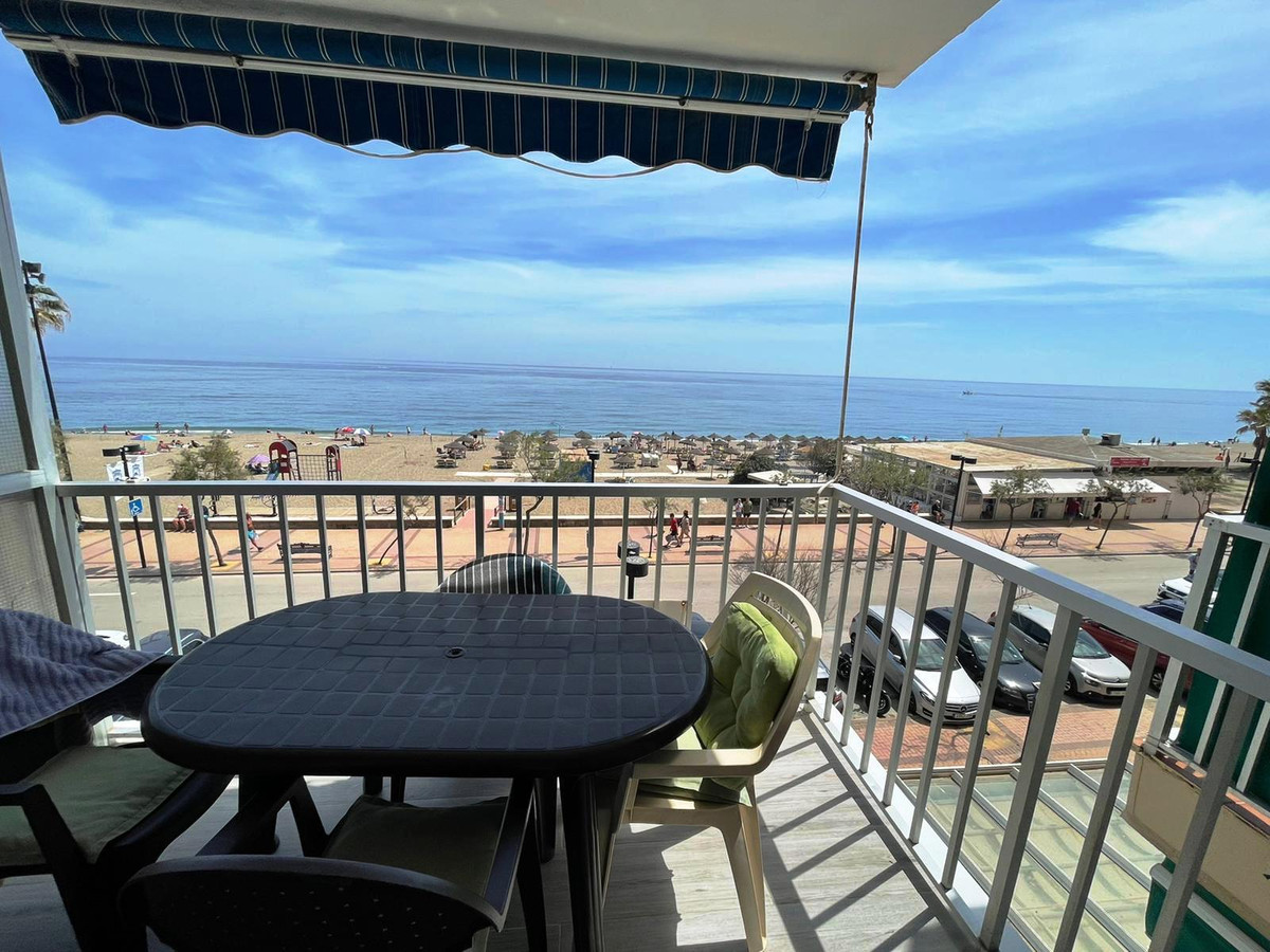FANTASTIC FLAT IN THE MARITIME WALK 20 METERS FROM THE BEACH, LOCATED IN THE BEST AREA OF FUENGIROLA, Spain