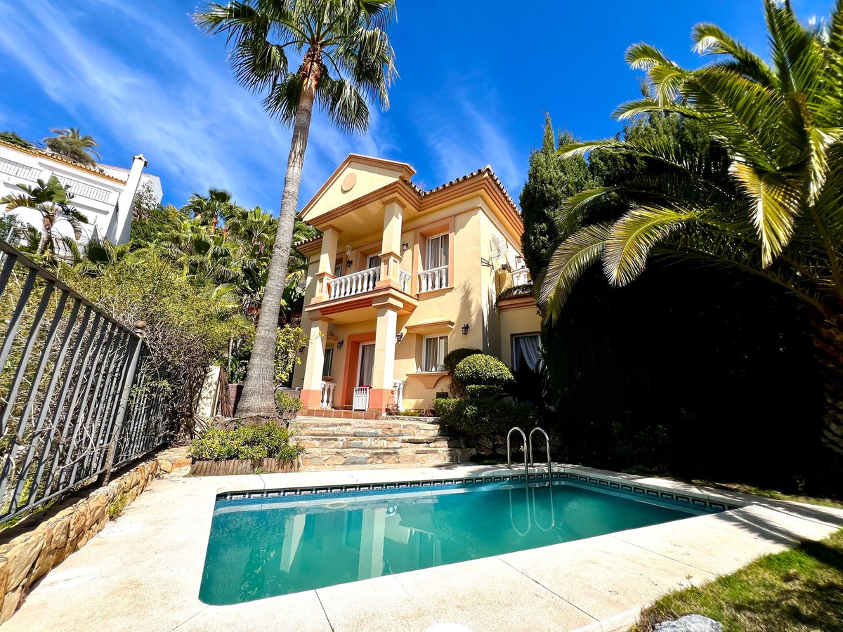 3 Bedroom Detached Villa For Sale Sierra Blanca, Costa del Sol - HP4660447