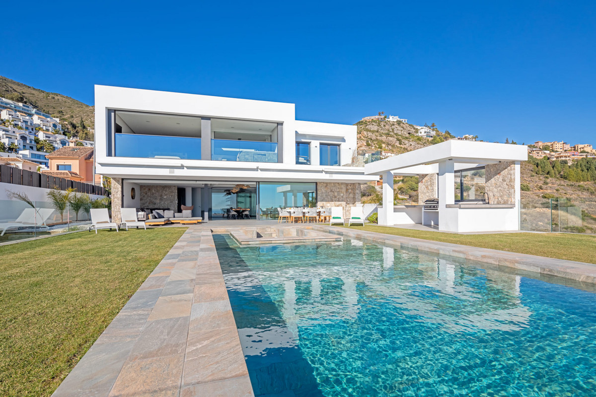 This exquisite, contemporary style villa is set in a stunning location above the Mediterranean coast, Spain