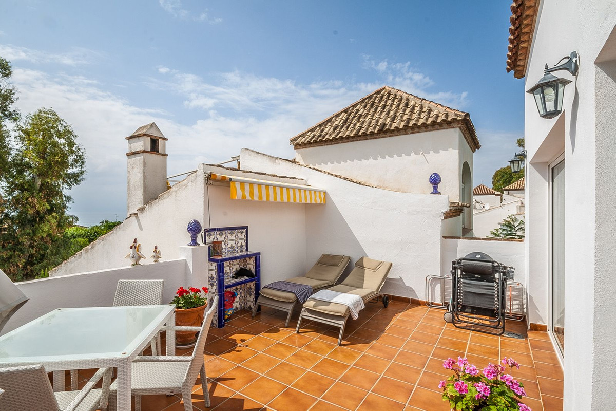 Penthouse for sale in Costabella, Marbella East