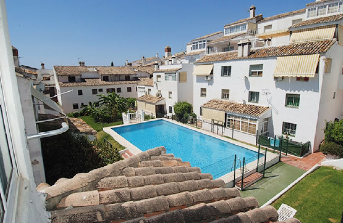 2 bed Apartment for sale in Benalmadena