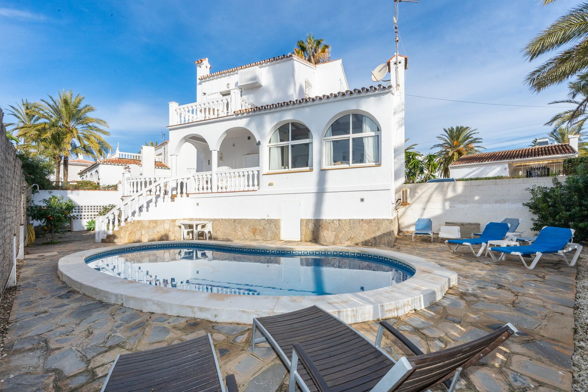 4 Bedroom Detached Villa For Sale Marbesa, Costa del Sol - HP4607314