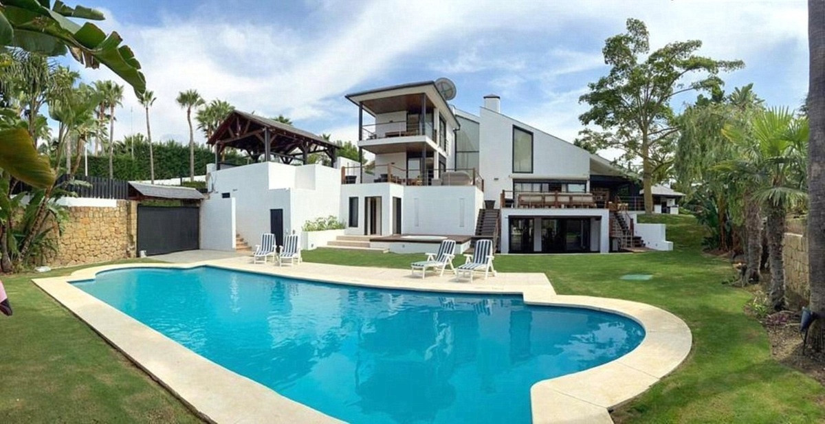 6 bed, 5 bath Villa - Detached - for sale in Marbella, Málaga, for 2,800,000 EUR