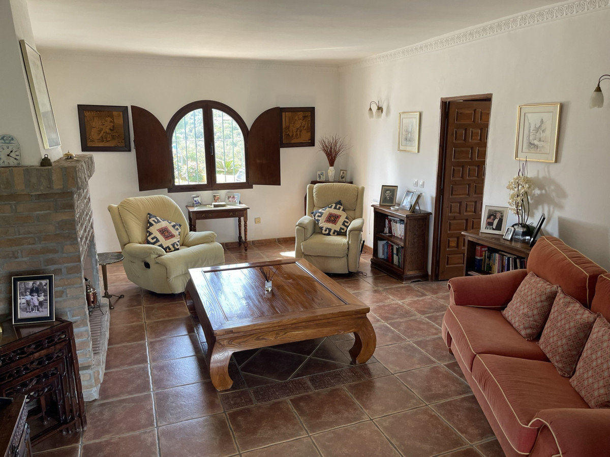 Villa Detached in El Padron, Costa del Sol
