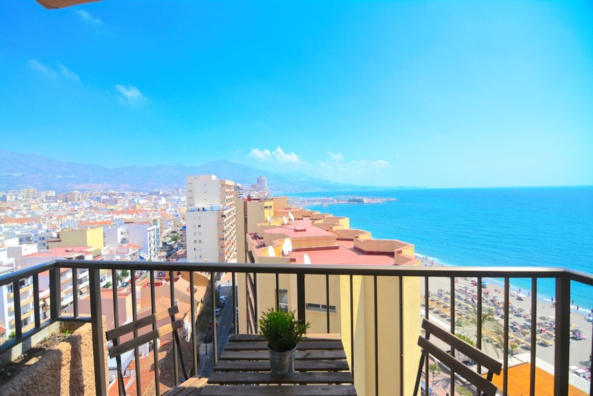 Studio for sale on the beachfront Fuengirola with spectacular views of the sea and mountains.
It con, Spain