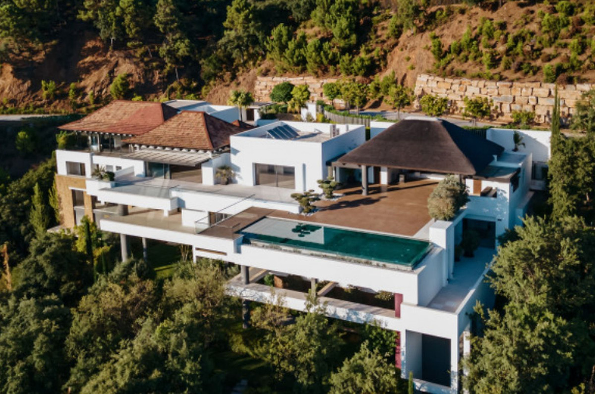 8 bedroom Villa For Sale in La Zagaleta, Málaga