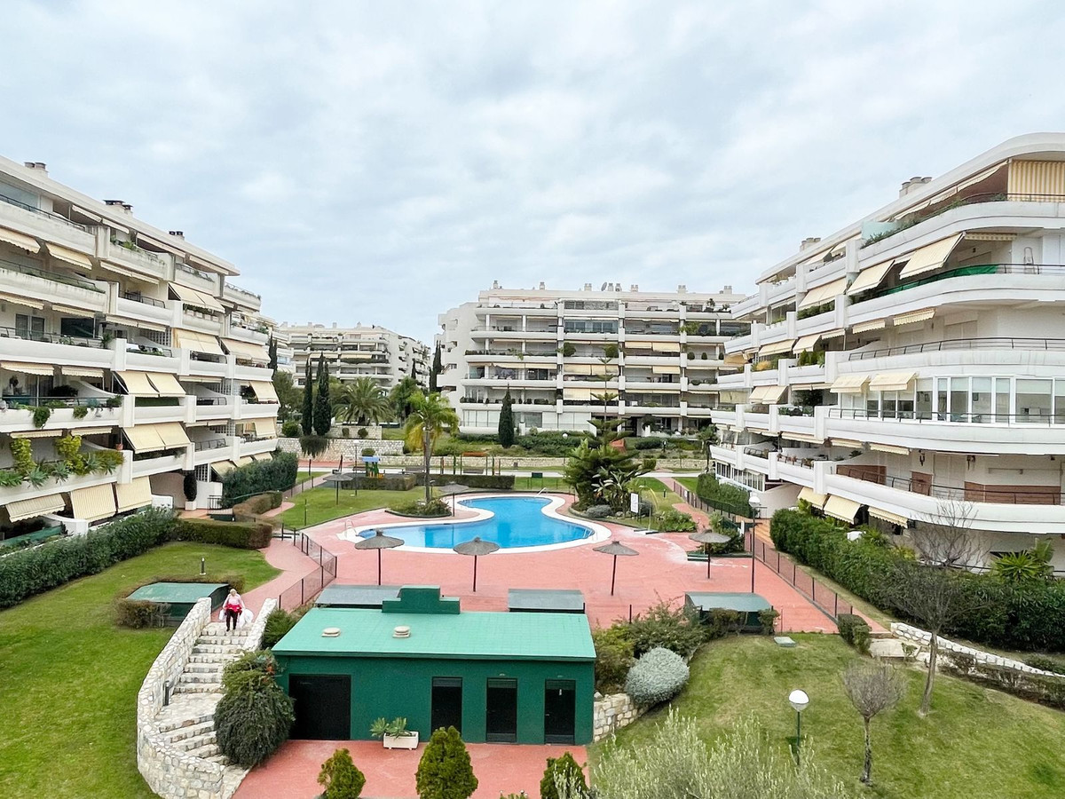 Spacious 133m2 apartment in a luxury urbanization consisting of three bedrooms, three bathrooms, liv, Spain