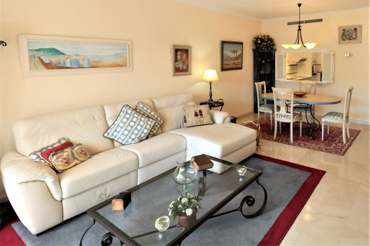 3 bedroom Apartment For Sale in New Golden Mile, Málaga - thumb 9