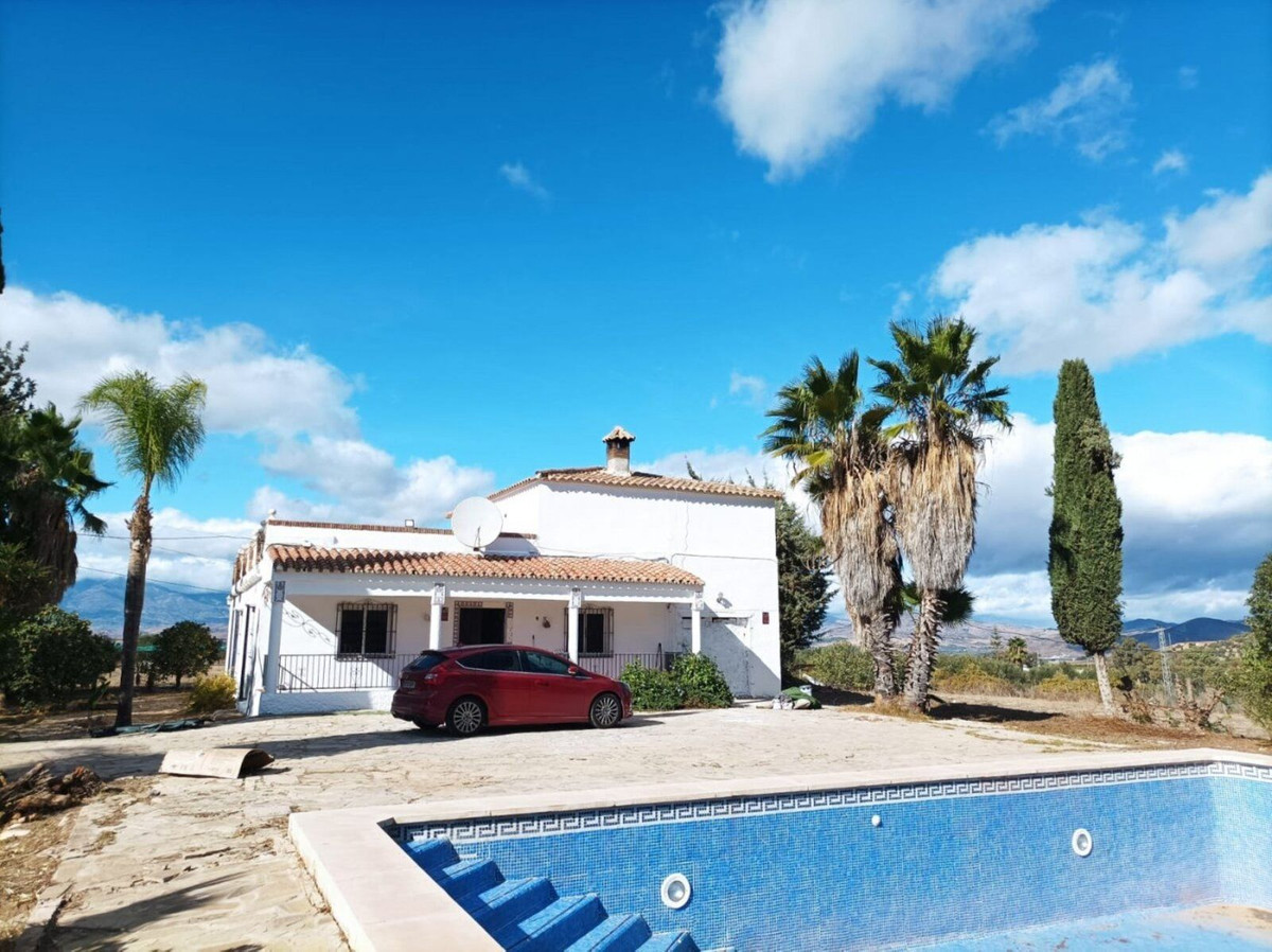 Magnificent finca located a few minutes from the town of Alhaurin, with very good access and ideal f, Spain