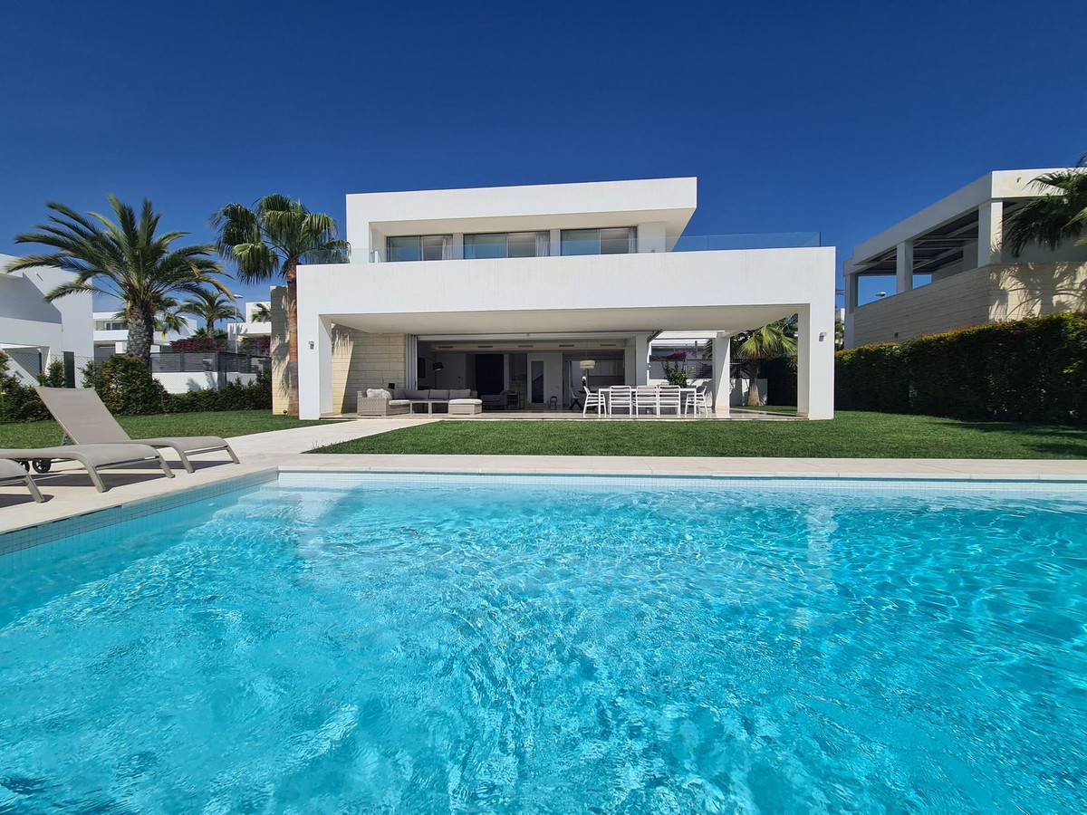Detached Villa for sale in Marbella R4043935