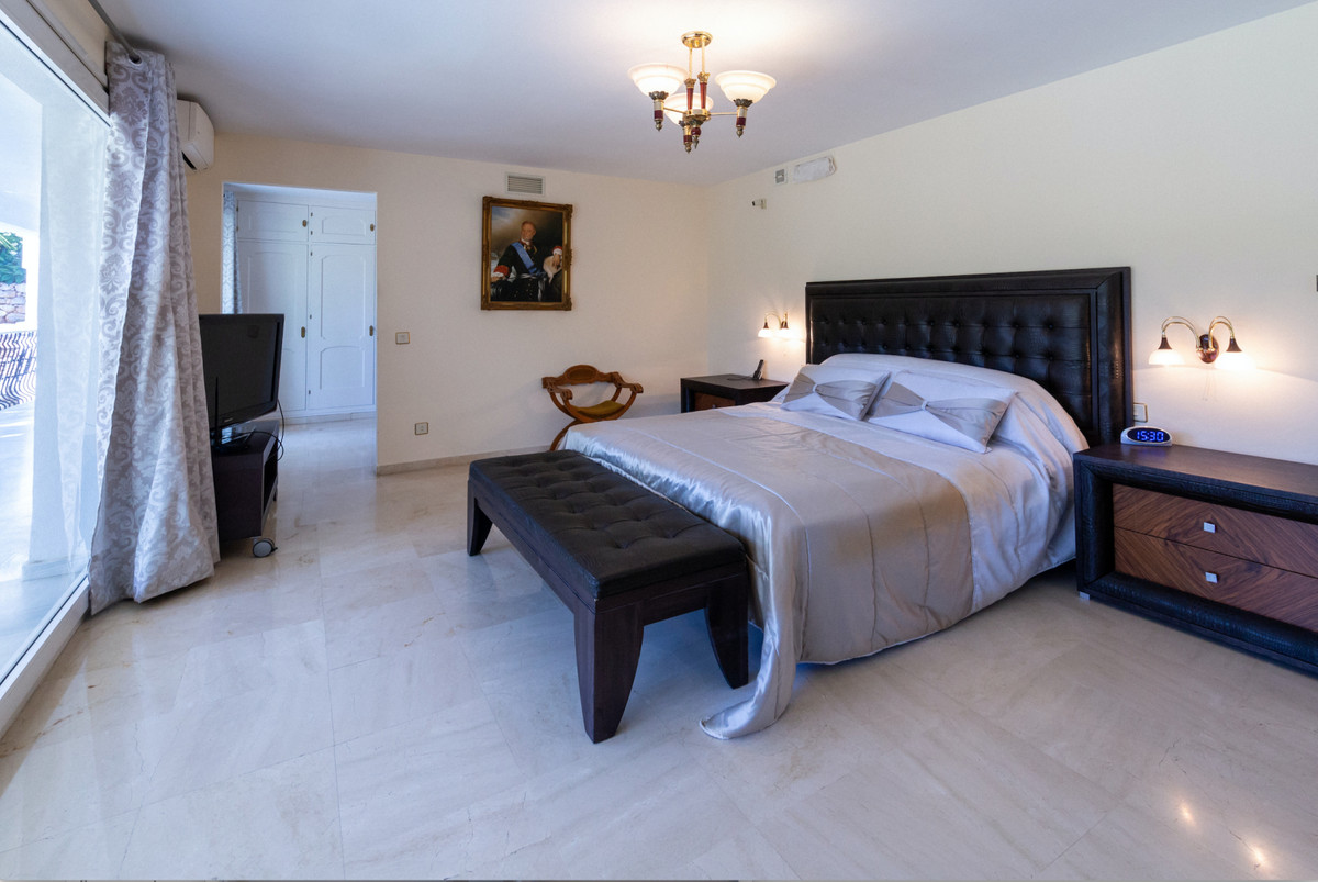 5 Bedroom Villa For Sale - Sierra Blanca