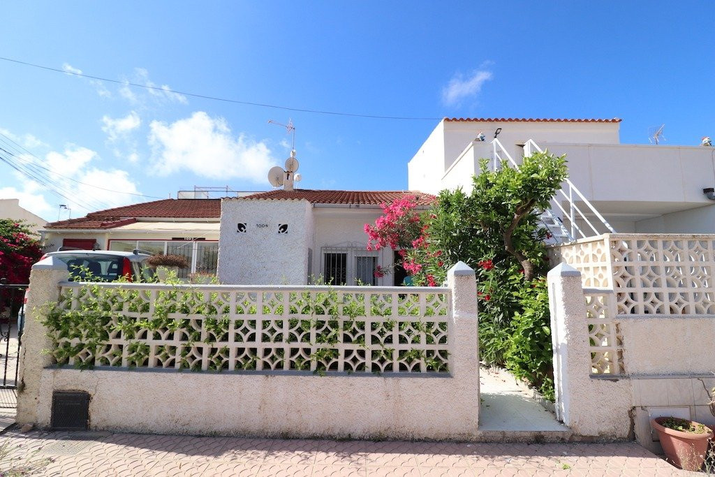 Ground floor bungalow without neighbors in Torreta II, very well located, 45 m2 apartment with 2 bed, Spain
