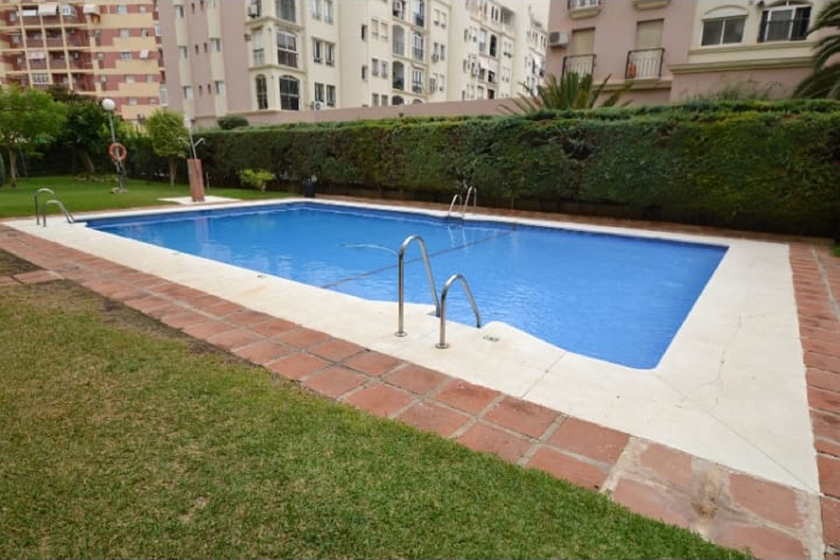 Middle Floor Apartment, Torremolinos Centro, Costa del Sol.
3.5 Bedrooms, 2 Bathrooms, Built 103 m²., Spain