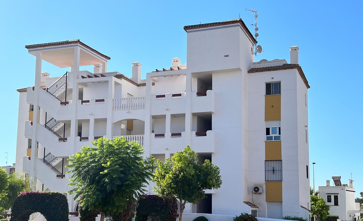 Location location location!

Quality 2nd floor apartment located next to the Centre commercial Le Fu, Spain