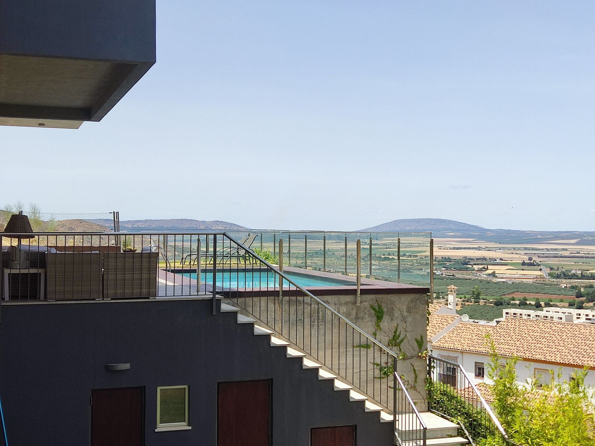 Detached Villa, Antequera, Costa del Sol.
4 Bedrooms, 3 Bathrooms, Built 337 m², Terrace 67 m², Gard, Spain