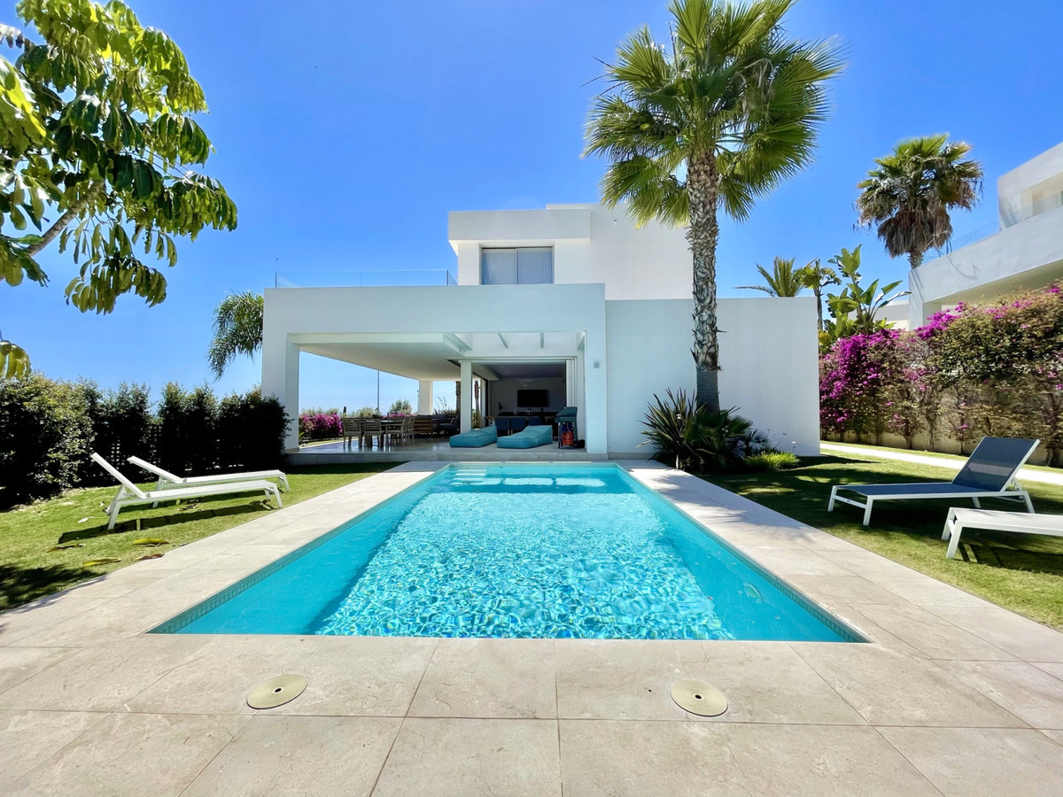 Fantastic villa with breathtaking  sea views in La Finca de Marbella close to Rio Real Golf Club. 

, Spain