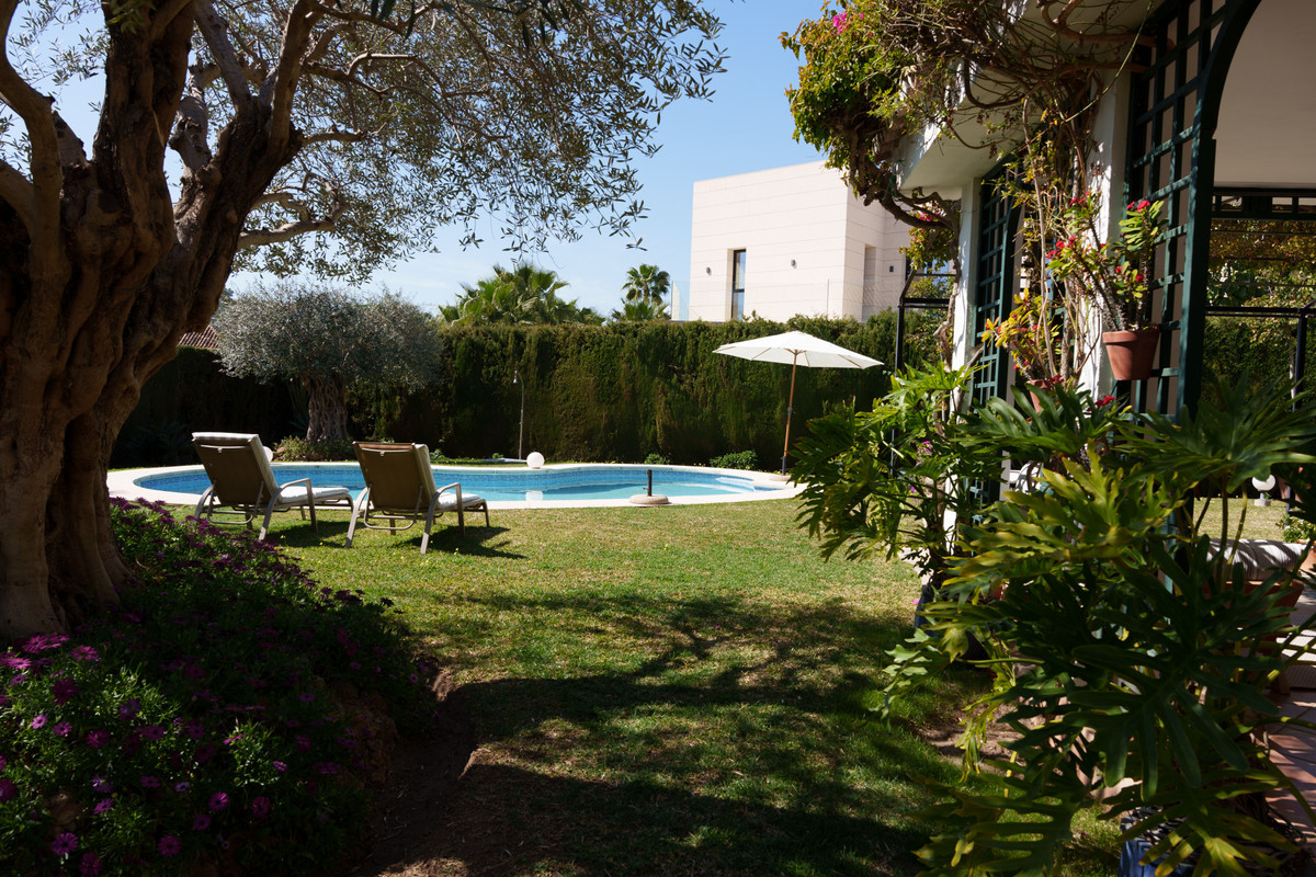 Villa te koop in Nueva Andalucía R4678435