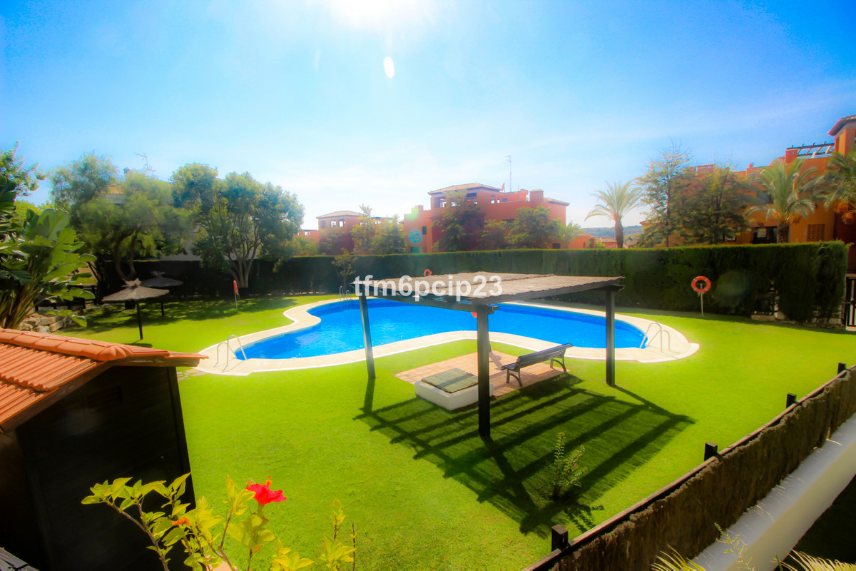 Middle Floor Apartment in Casares Playa R4706077