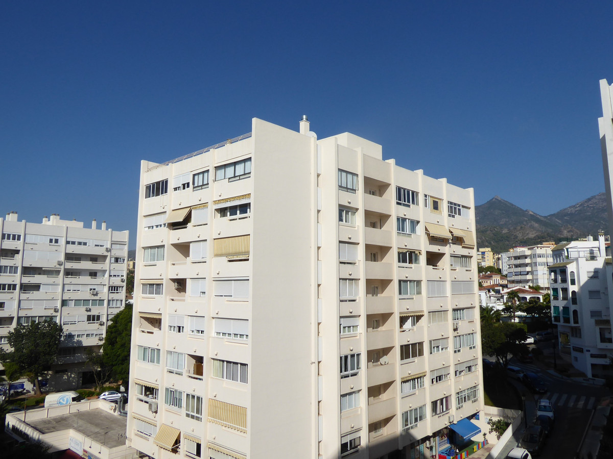 						Apartamento  Planta Media
																					en alquiler
																			 en Marbella
					