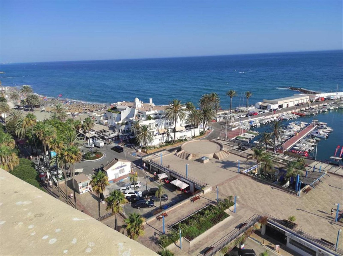 VIEWS and LOCATION of this fantastic apartment in the center of Marbella, on the beachfront and with, Spain