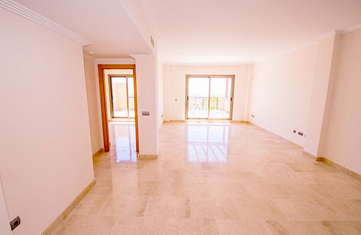Apartment Middle Floor Benahavís Málaga Costa del Sol R3982669 7