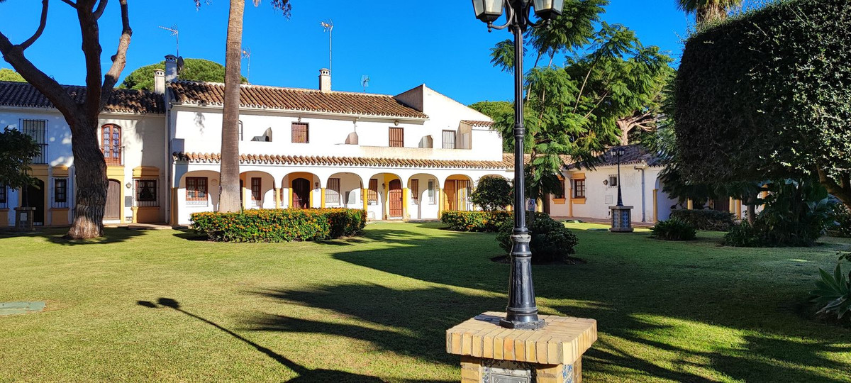 2 bedroom Townhouse For Sale in Elviria, Málaga